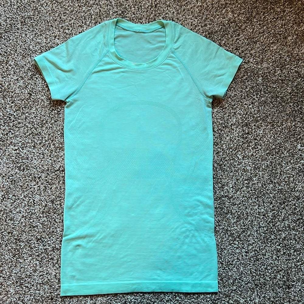 Lululemon Swiftly Tech t-shirt size 4